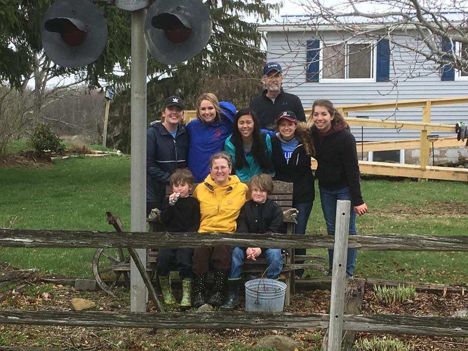 2018 Day of Caring Helping a Neighbor